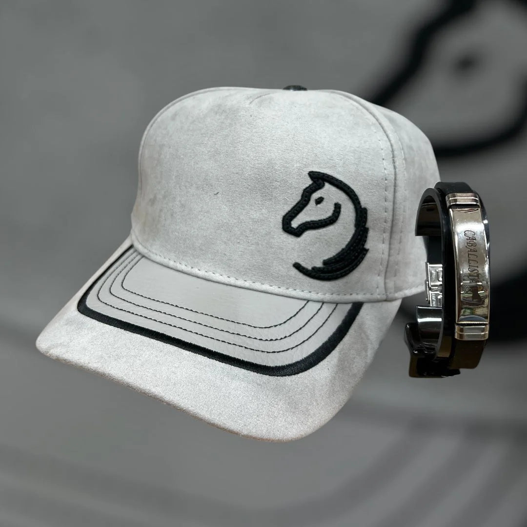 Combo Caballista – Gorra Gris + Manilla Caballista en Acero Plateado