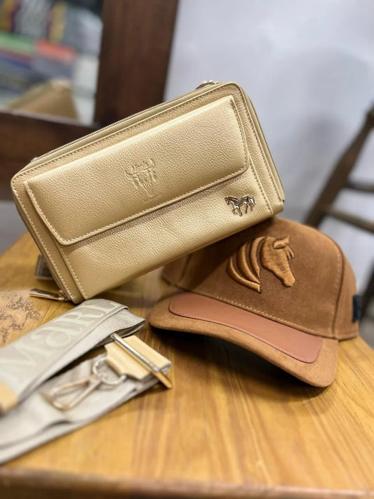 Combo Caballista Mujer Café – Cartera de Cuero + Gorra Exclusiva